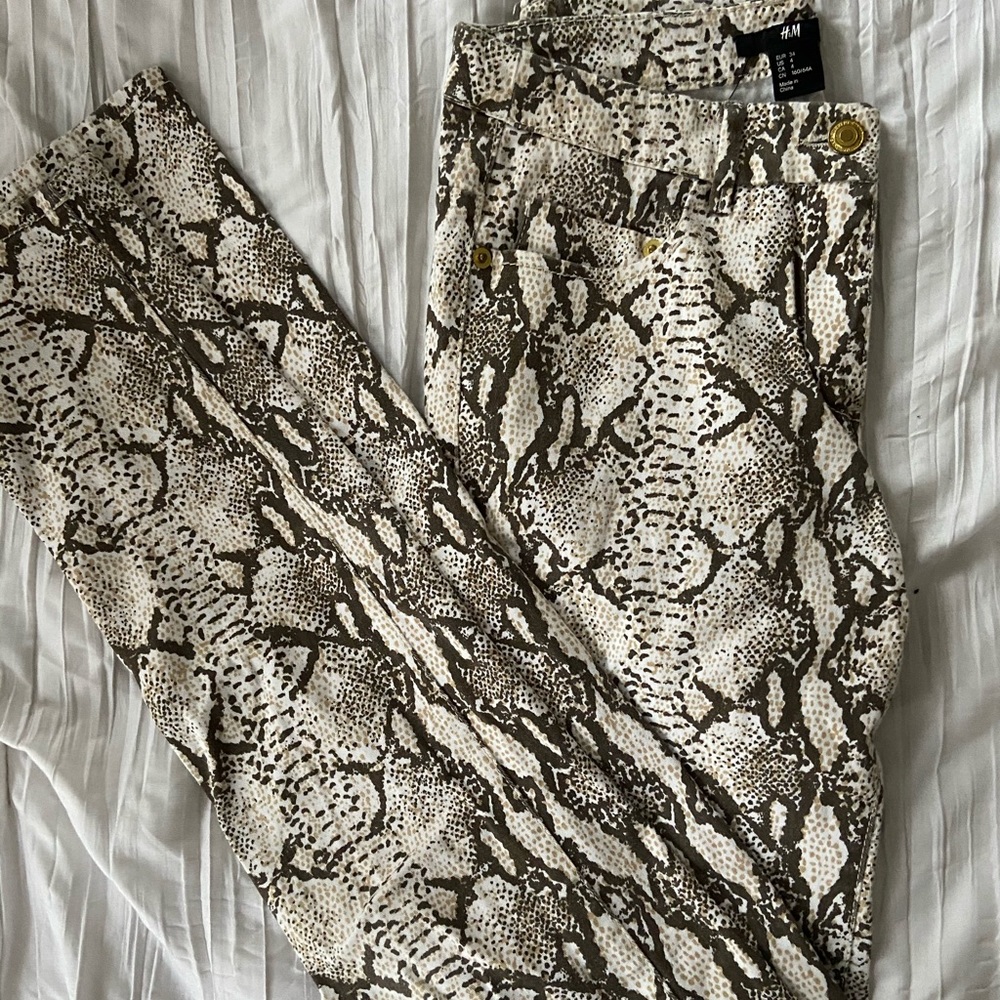 H&M Snake Print Denim Pants 🤍